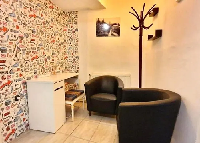 Domum Unirea, Across The Street Of Old Center Bukarest