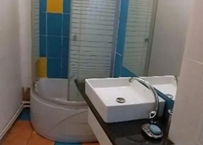 Domum Unirea, Across The Street Of Old Center * Bukarest