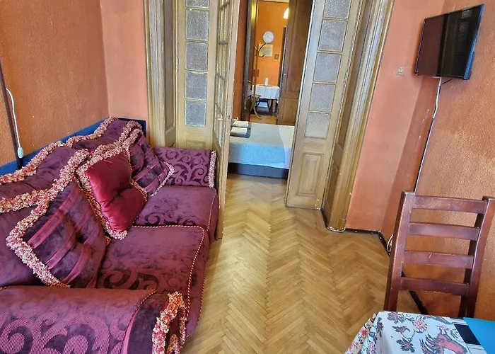 Apartman Domum Unirea, Across The Street Of Old Center