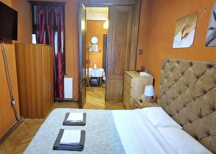 Apartman Domum Unirea, Across The Street Of Old Center Bukarest