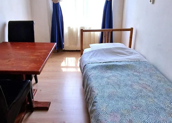 Domum Unirea, Across The Street Of Old Center Bukarest