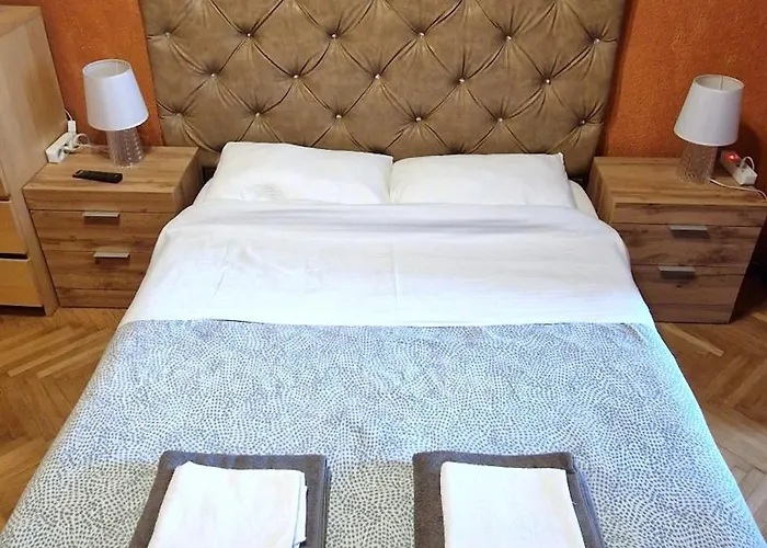 Apartman Domum Unirea, Across The Street Of Old Center Bukarest