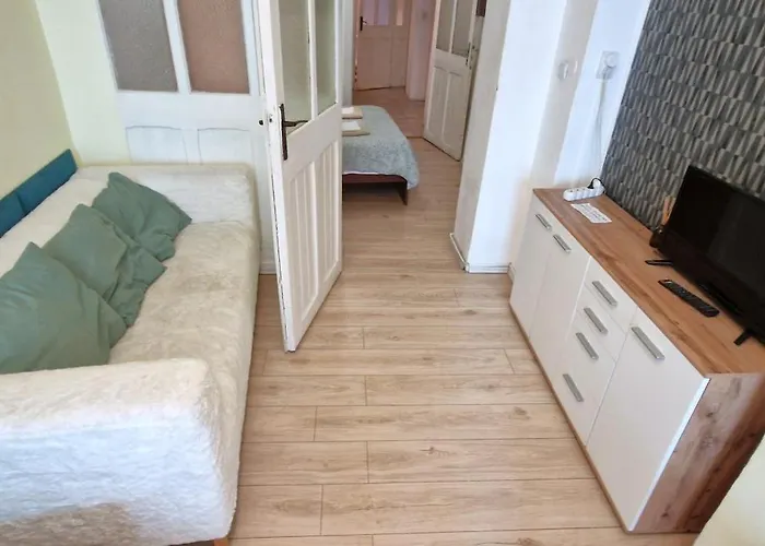 Domum Unirea, Across The Street Of Old Center * Bukarest