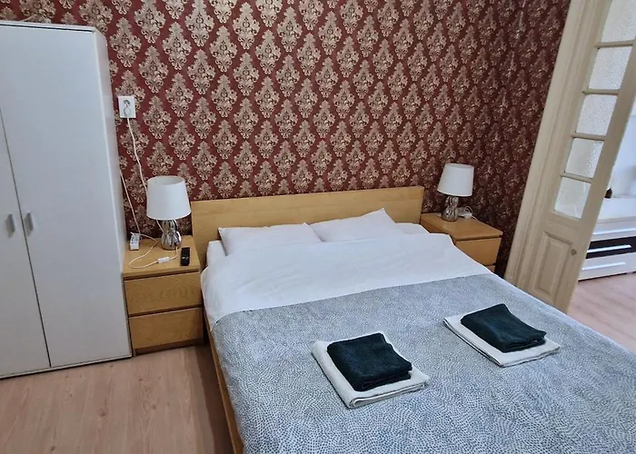 Apartman Domum Unirea, Across The Street Of Old Center