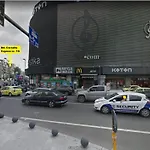 Domum Unirea, Across The Street Of Old Center Bukurešť