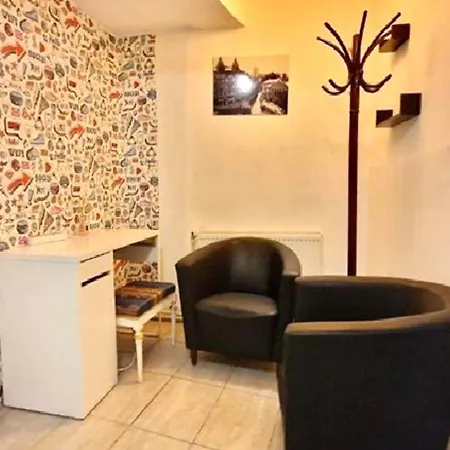 Domum Unirea, Across The Street Of Old Center Бухарест