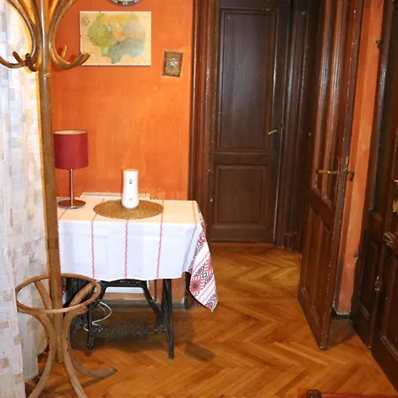 Апартаменты Domum Unirea, Across The Street Of Old Center *