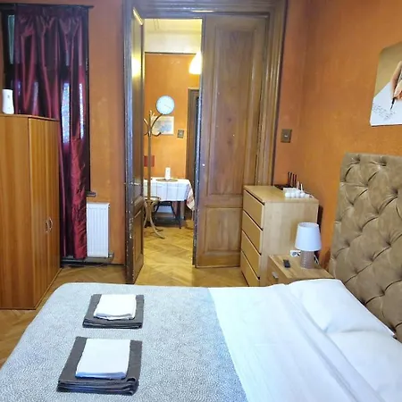 Lägenhet Domum Unirea, Across The Street Of Old Center Bukarest