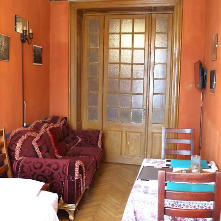 Domum Unirea, Across The Street Of Old Center * Bukarest