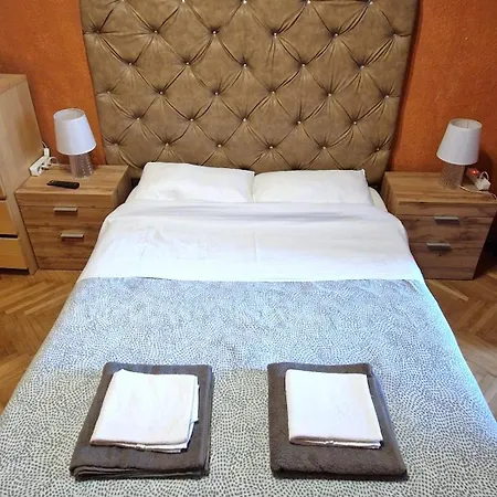 Lägenhet Domum Unirea, Across The Street Of Old Center Bukarest