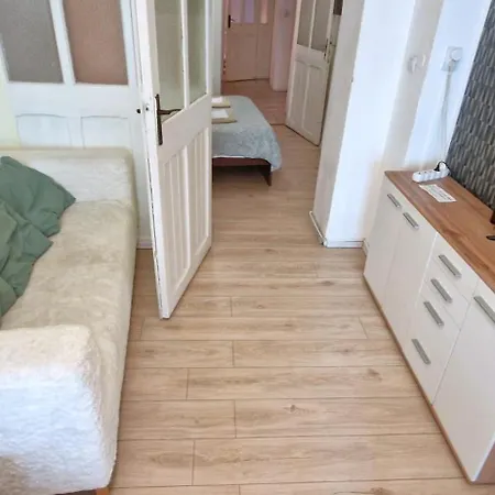 Domum Unirea, Across The Street Of Old Center * בוקרשט