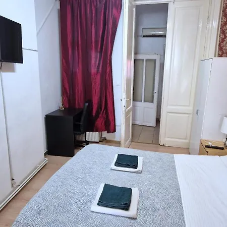 Domum Unirea, Across The Street Of Old Center Апартаменты