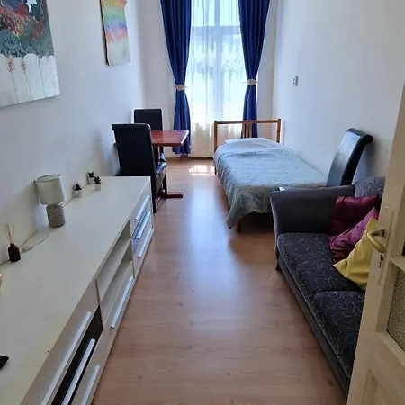 Apartamento Domum Unirea, Across The Street Of Old Center *