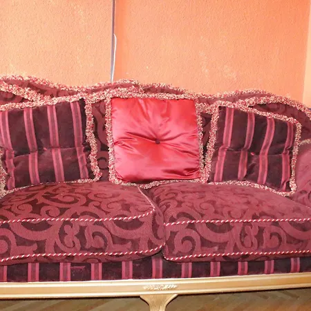 Domum Unirea, Across The Street Of Old Center Бухарест
