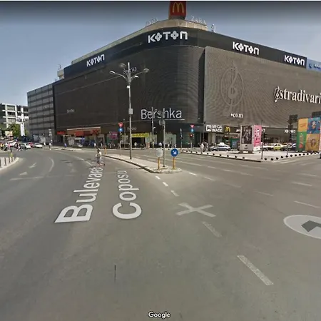 Domum Unirea, Across The Street Of Old Center * Бухарест