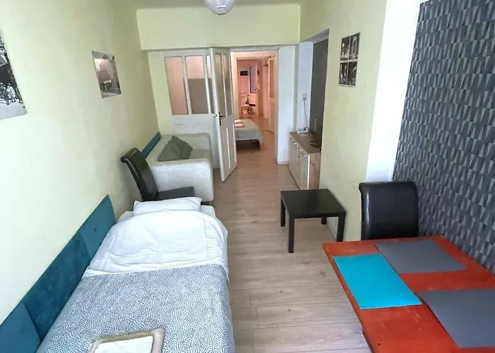 Domum Unirea, Across The Street Of Old Center 布加勒斯特