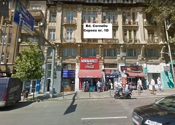 Domum Unirea, Across The Street Of Old Center * 布加勒斯特