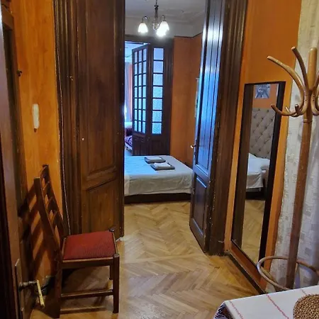 Domum Unirea, Across The Street Of Old Center Appartement *