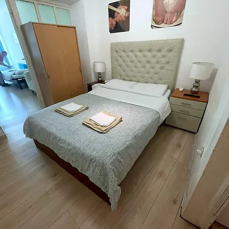 Domum Unirea, Across The Street Of Old Center * Bucarest